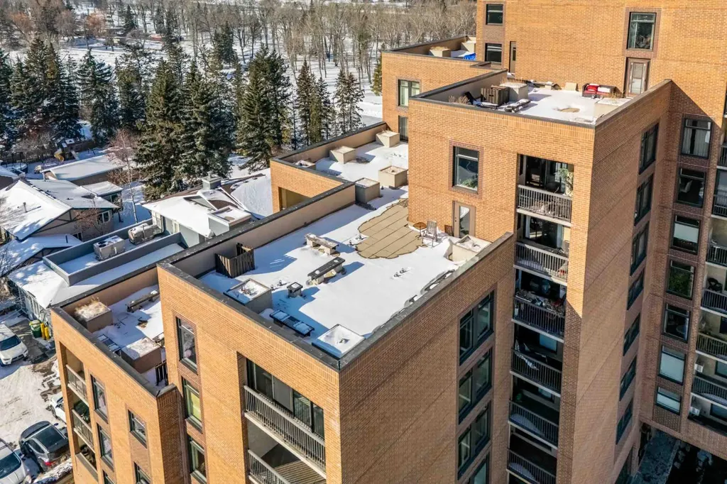8604 48 Avenue NW Calgary AB T2B 5E6