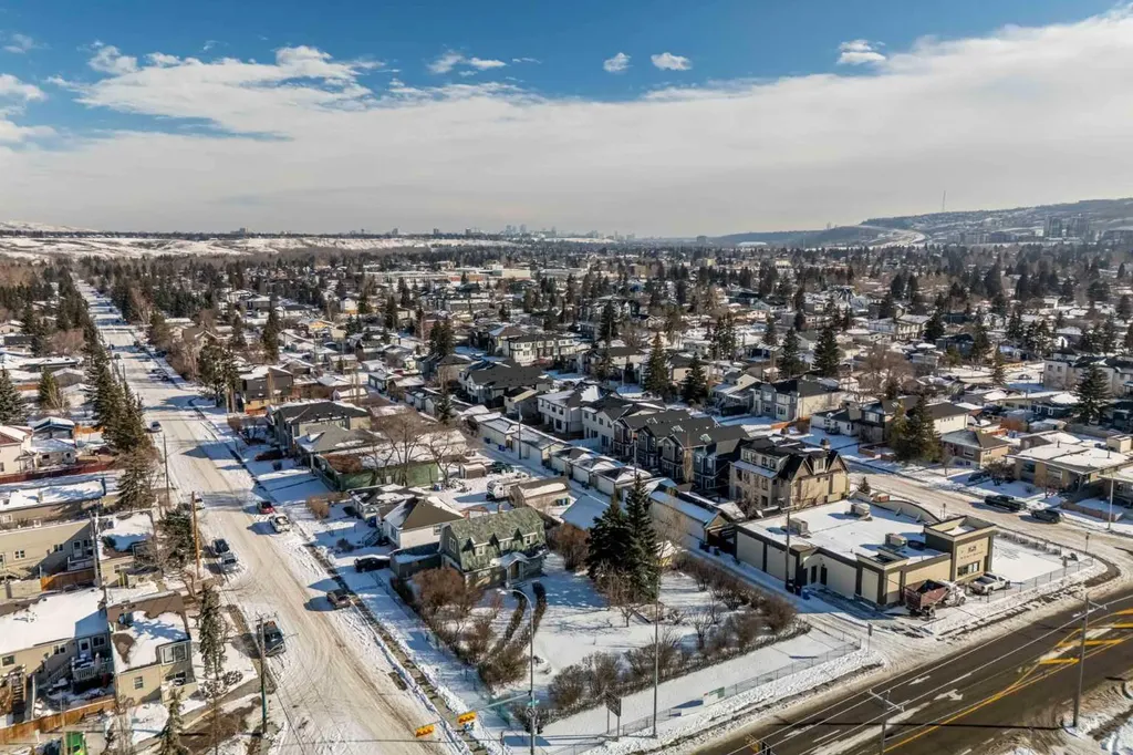 8604 48 Avenue NW Calgary AB T2B 5E6