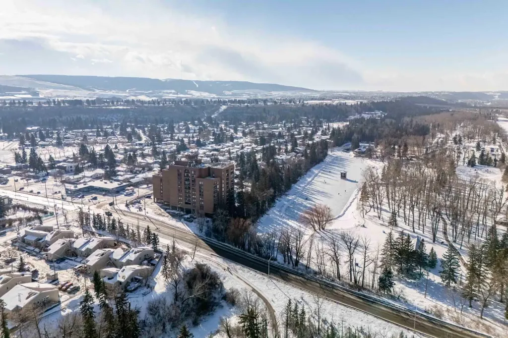 8604 48 Avenue NW Calgary AB T2B 5E6
