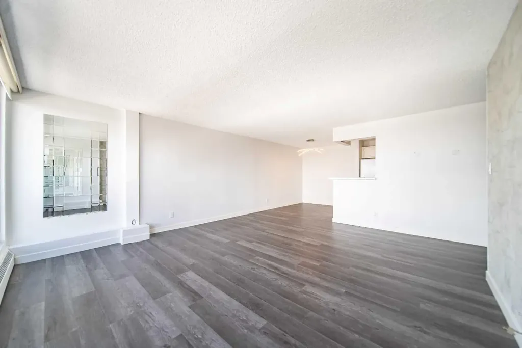 8604 48 Avenue NW Calgary AB T2B 5E6