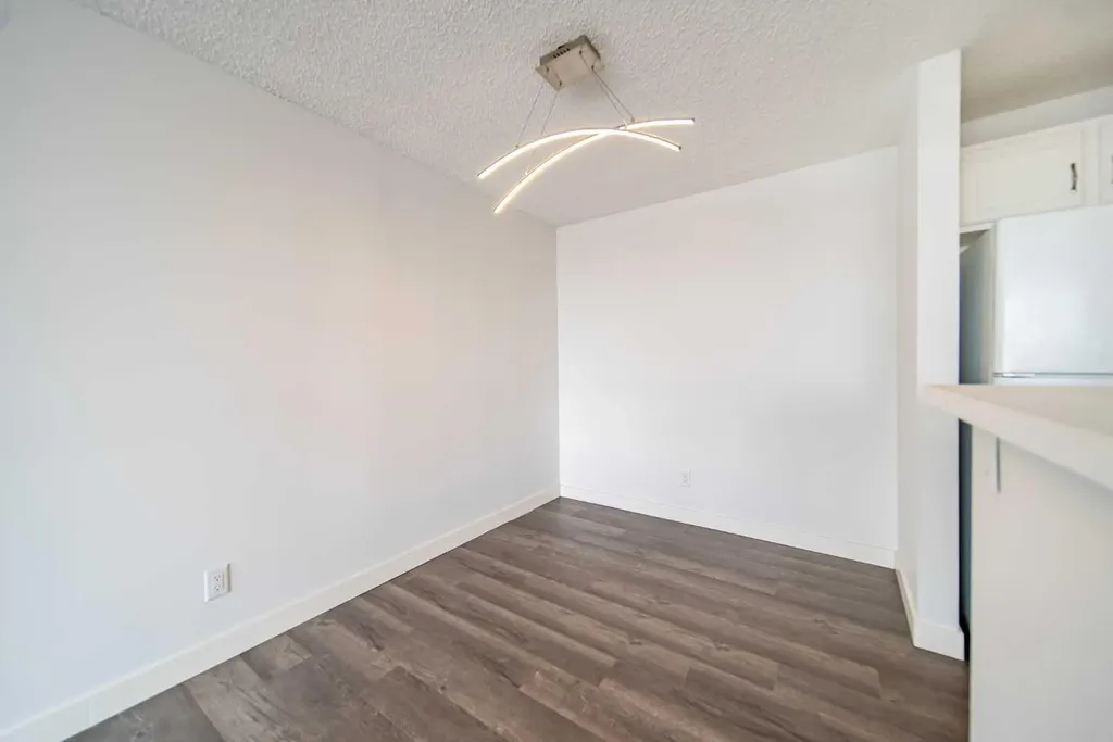 8604 48 Avenue NW Calgary AB T2B 5E6