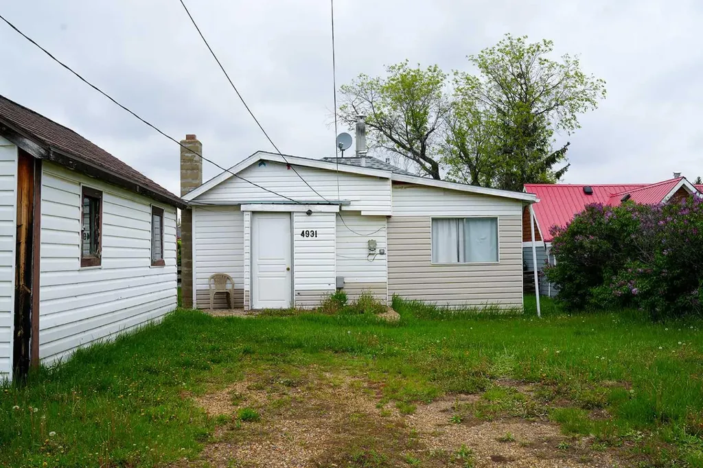 4931 49 Street Hardisty AB T0B 1V0