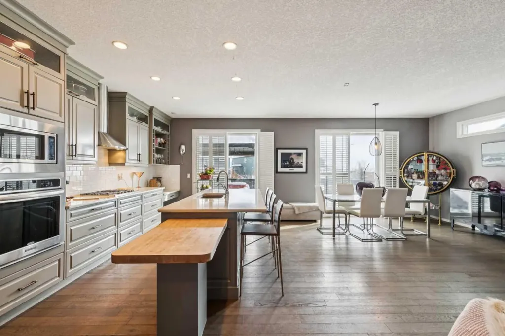 223 Cranarch Terrace SE Calgary AB T3M 1Z2