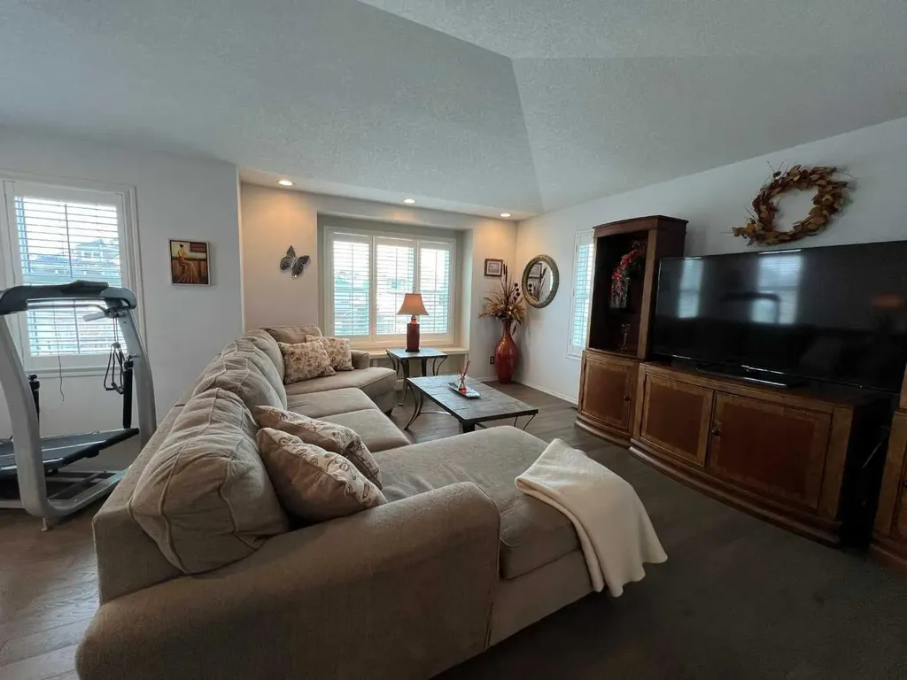 223 Cranarch Terrace SE Calgary AB T3M 1Z2
