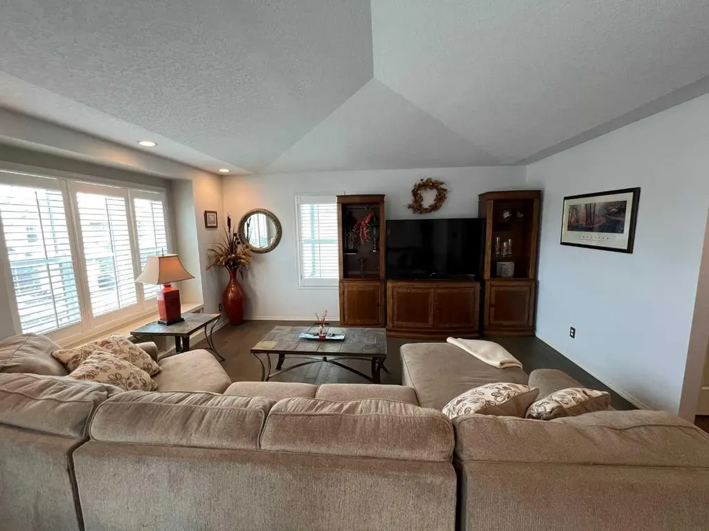 223 Cranarch Terrace SE Calgary AB T3M 1Z2