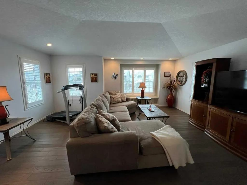 223 Cranarch Terrace SE Calgary AB T3M 1Z2
