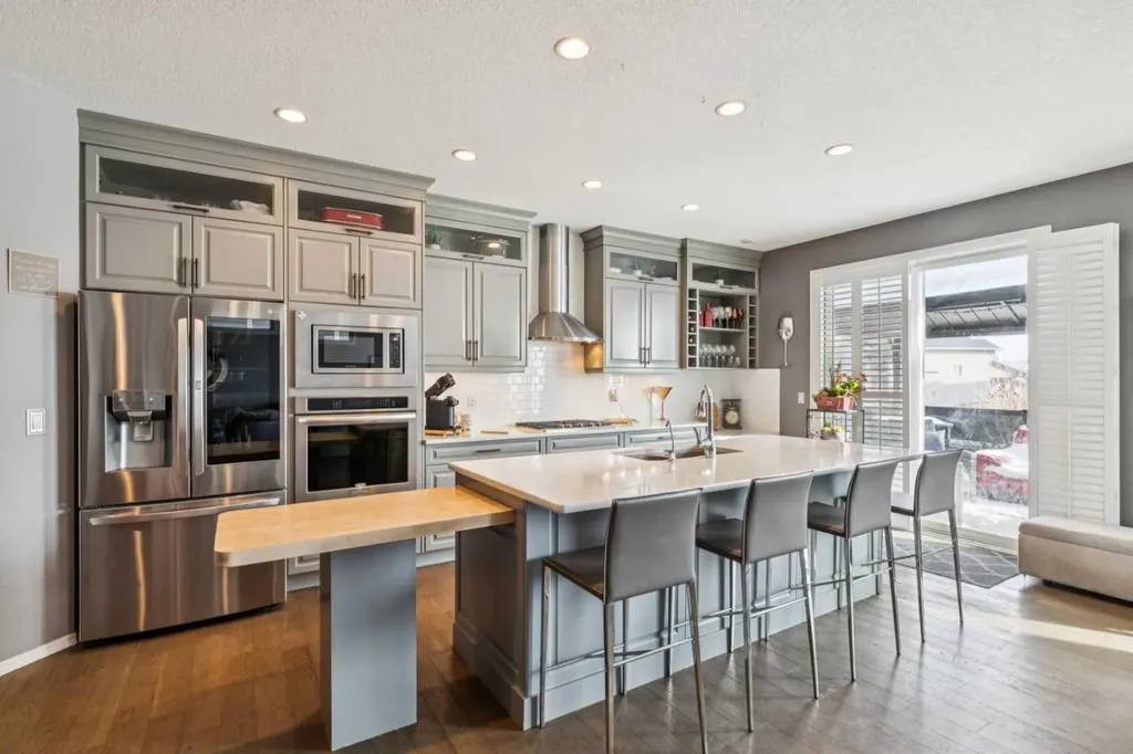 223 Cranarch Terrace SE Calgary AB T3M 1Z2