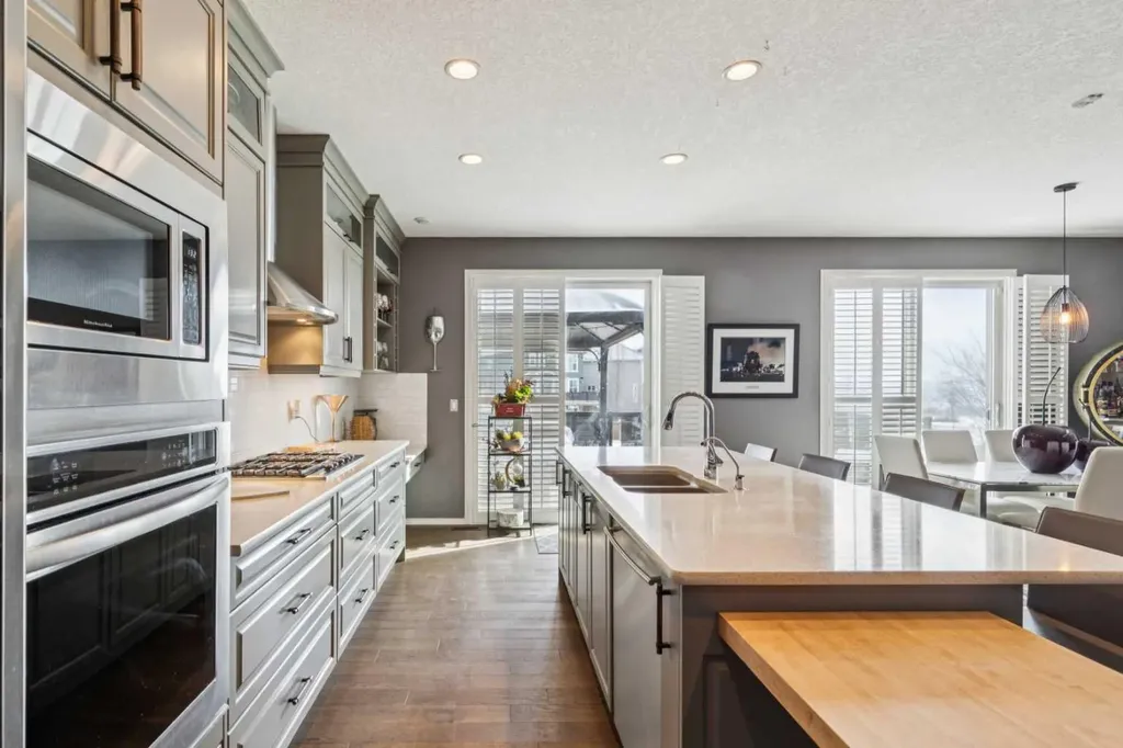 223 Cranarch Terrace SE Calgary AB T3M 1Z2