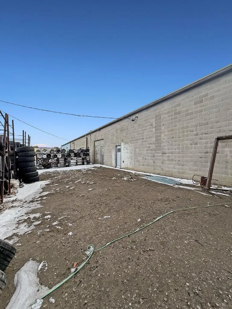 1621 Highway Avenue SE Redcliff AB T0J 2P0