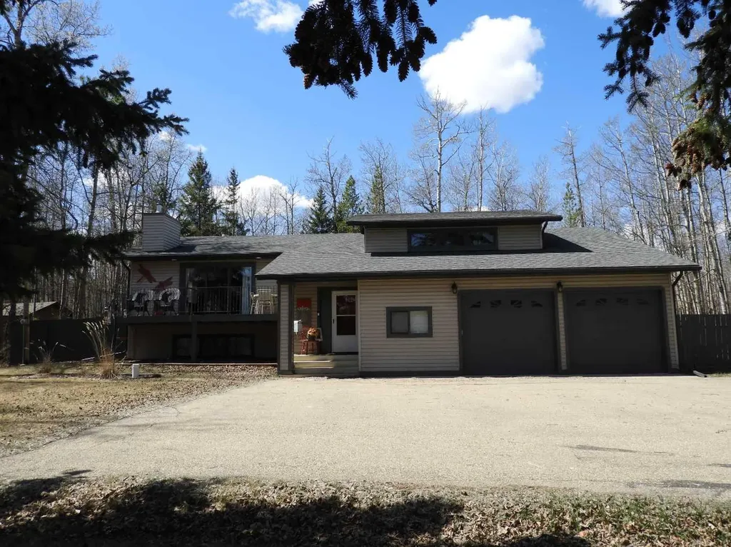 14 Parkland Crescent Parkland Beach AB T0C 2J0