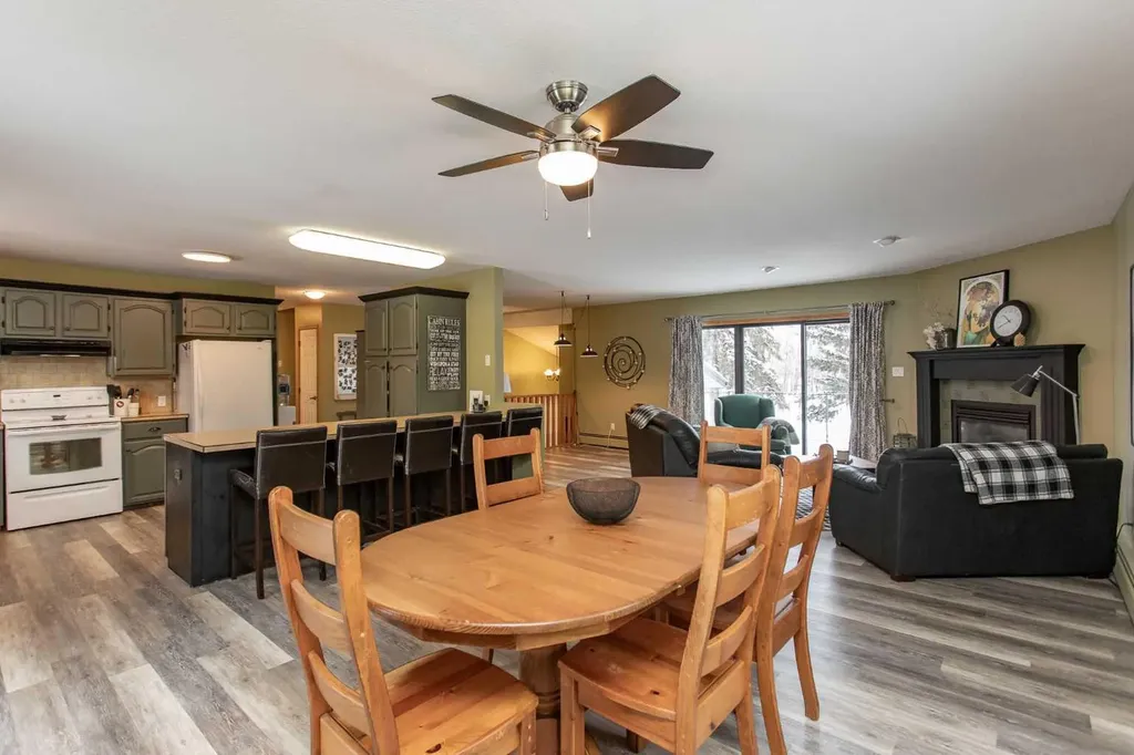 14 Parkland Crescent Parkland Beach AB T0C 2J0
