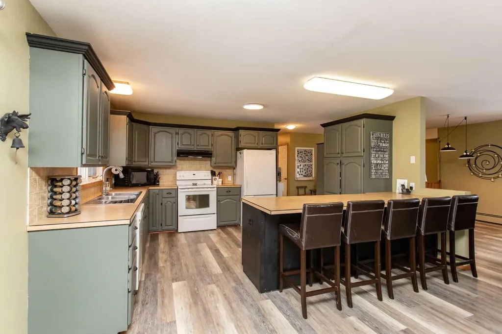 14 Parkland Crescent Parkland Beach AB T0C 2J0