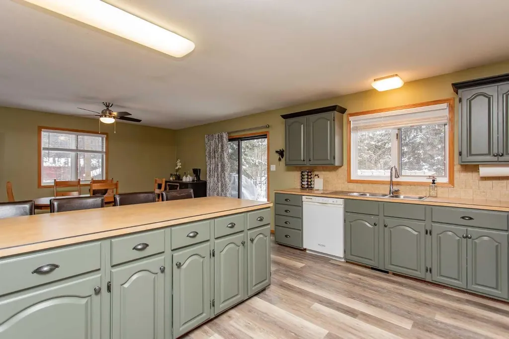 14 Parkland Crescent Parkland Beach AB T0C 2J0