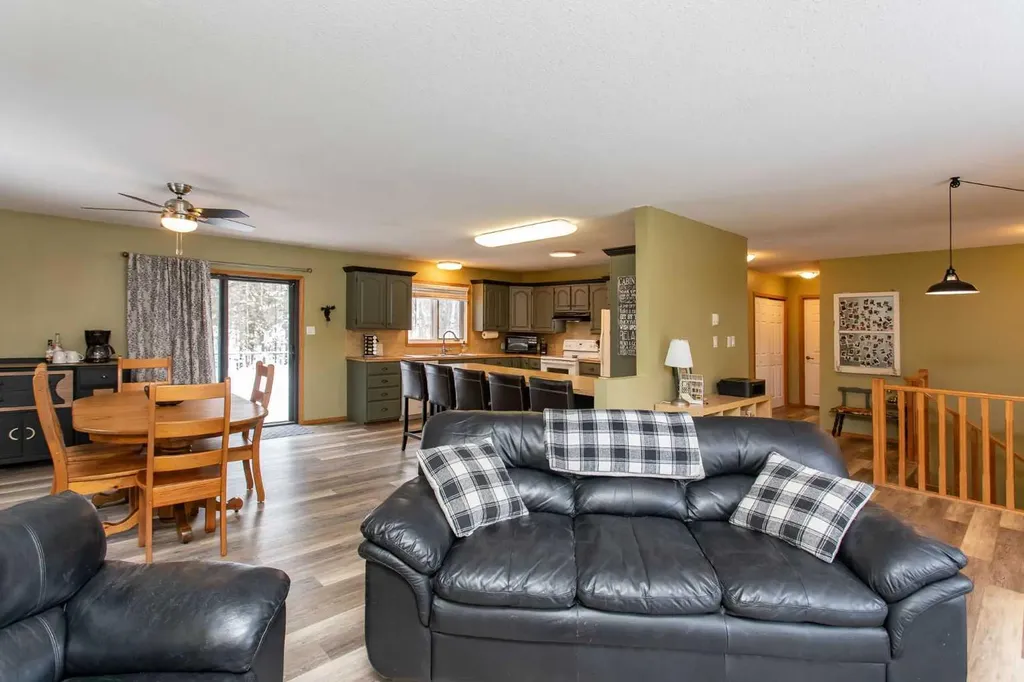 14 Parkland Crescent Parkland Beach AB T0C 2J0