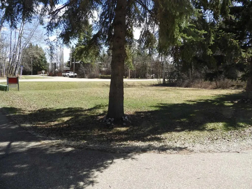 14 Parkland Crescent Parkland Beach AB T0C 2J0