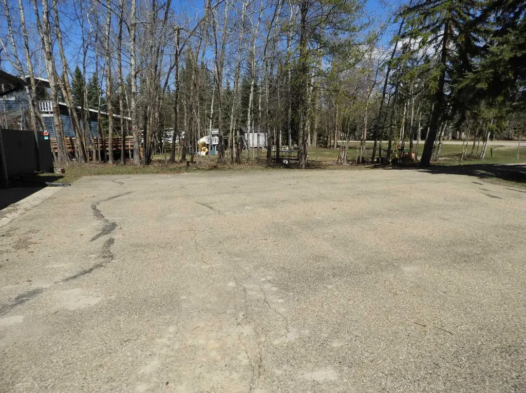 14 Parkland Crescent Parkland Beach AB T0C 2J0