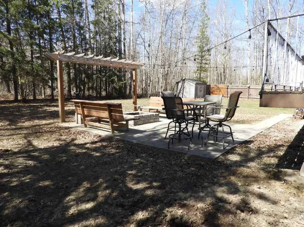 14 Parkland Crescent Parkland Beach AB T0C 2J0