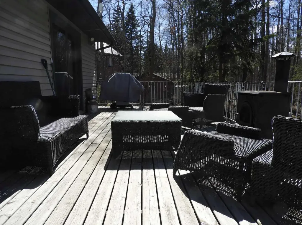 14 Parkland Crescent Parkland Beach AB T0C 2J0