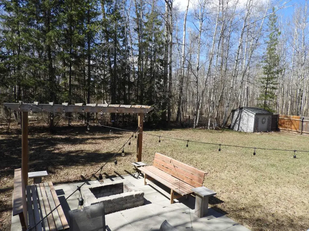 14 Parkland Crescent Parkland Beach AB T0C 2J0