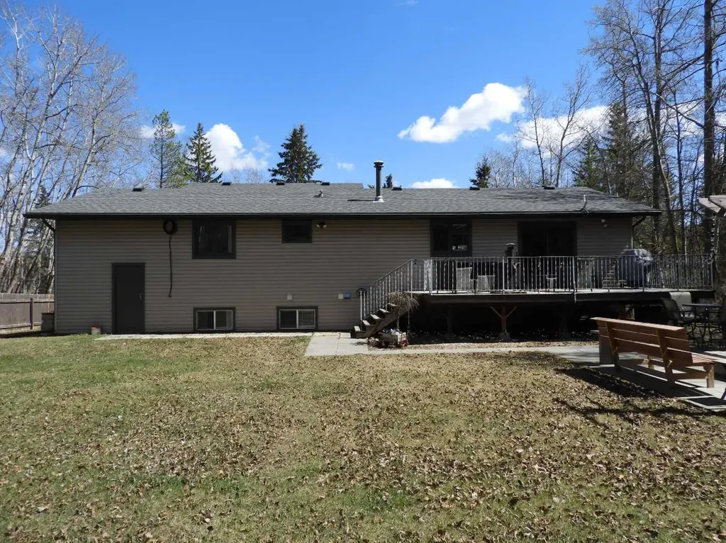 14 Parkland Crescent Parkland Beach AB T0C 2J0