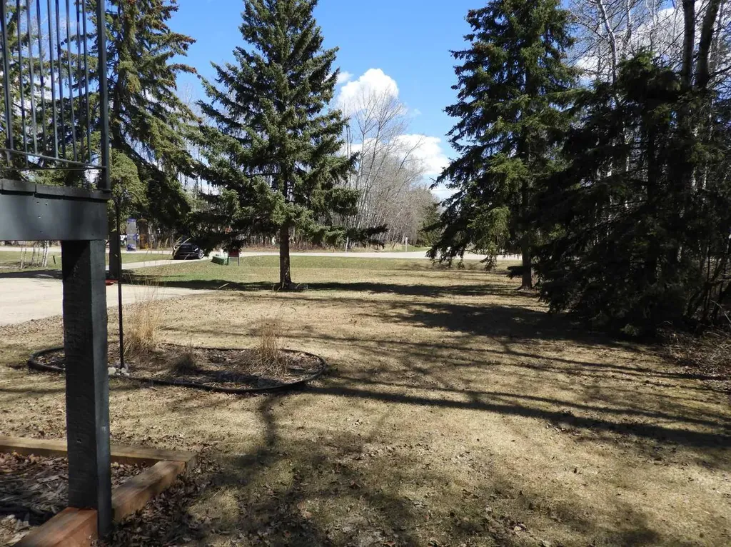 14 Parkland Crescent Parkland Beach AB T0C 2J0