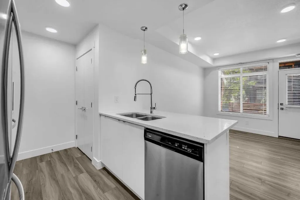 155 Savanna Walk NE Calgary AB T3J 0Y3
