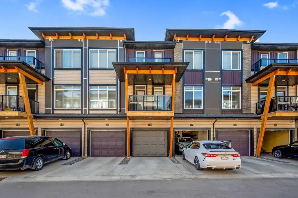 155 Savanna Walk NE Calgary AB T3J 0Y3