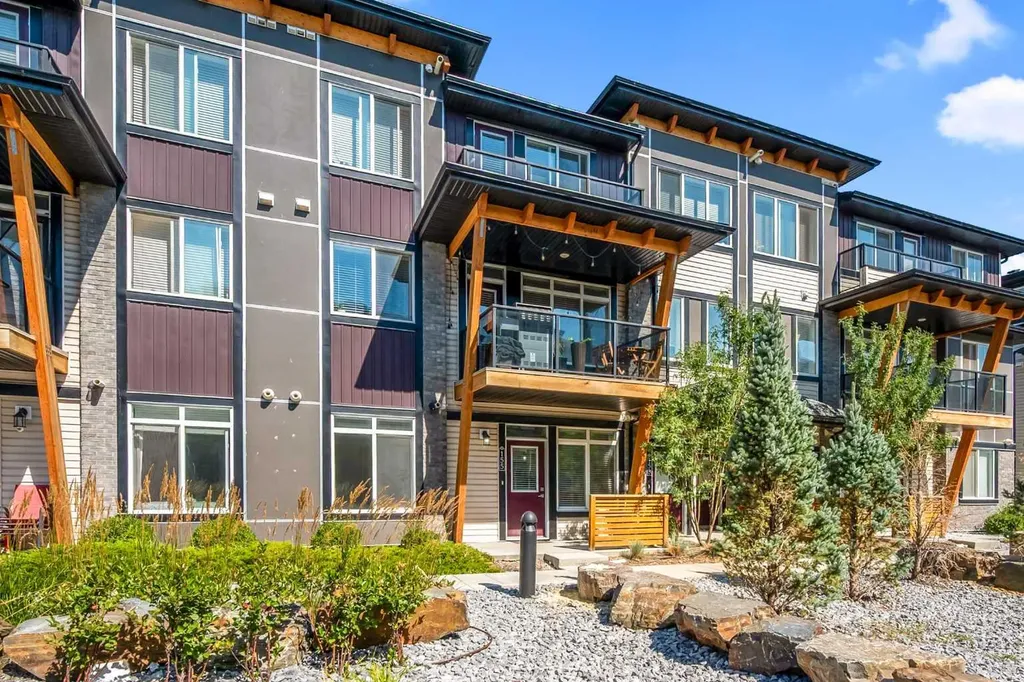 155 Savanna Walk NE Calgary AB T3J 0Y3