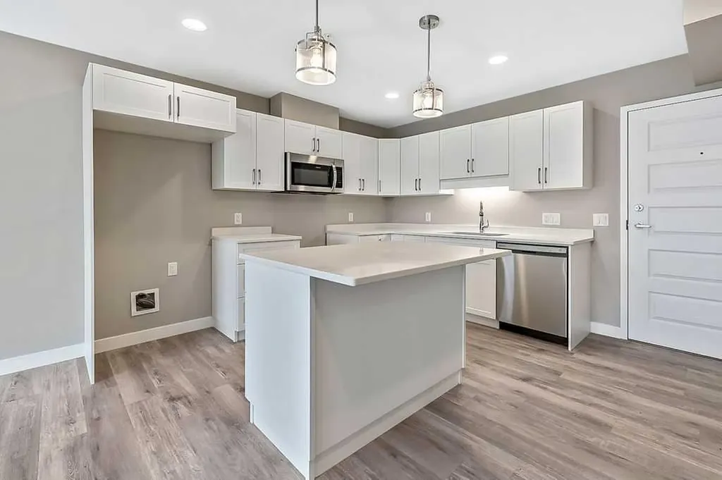 97 Station Drive Sylvan Lake AB T4S 0S6