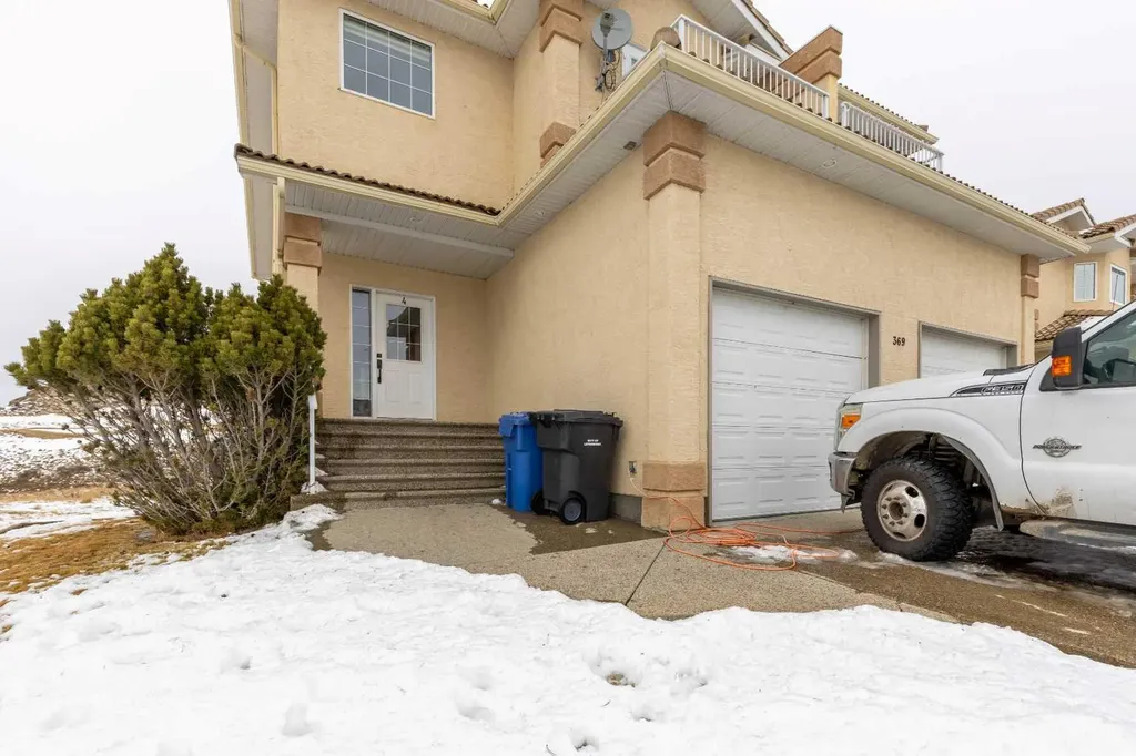 369 Canyon Boulevard W Lethbridge AB T1K 6V2