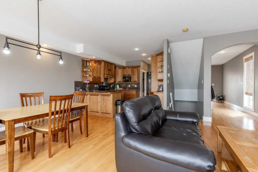 369 Canyon Boulevard W Lethbridge AB T1K 6V2