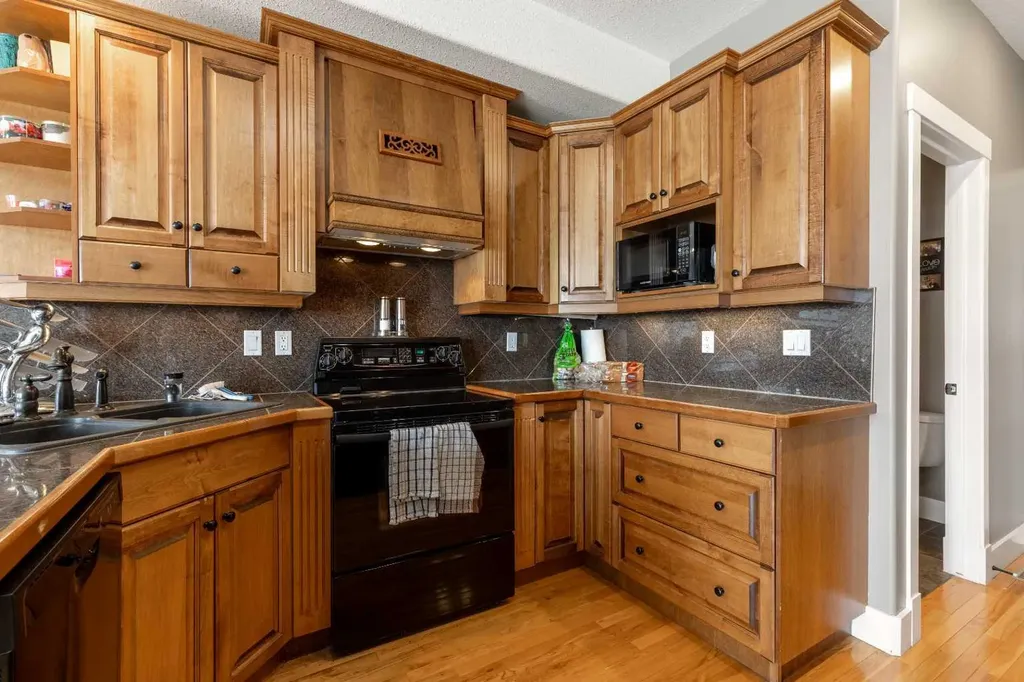 369 Canyon Boulevard W Lethbridge AB T1K 6V2