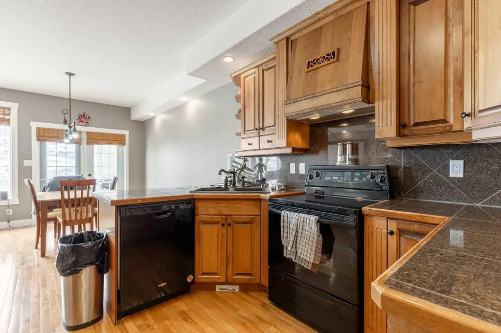 369 Canyon Boulevard W Lethbridge AB T1K 6V2