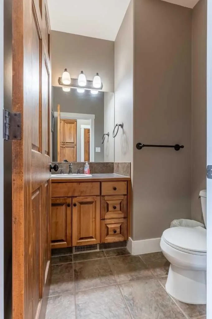 369 Canyon Boulevard W Lethbridge AB T1K 6V2