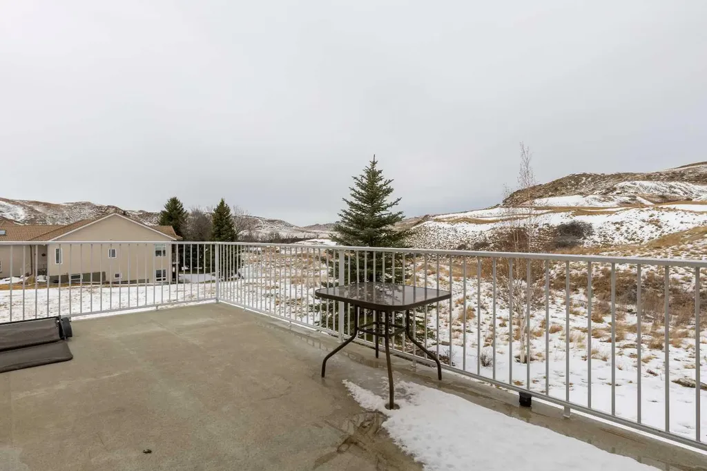 369 Canyon Boulevard W Lethbridge AB T1K 6V2