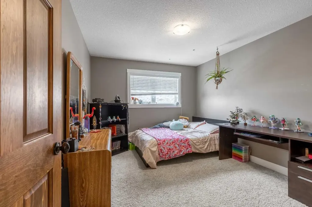 369 Canyon Boulevard W Lethbridge AB T1K 6V2