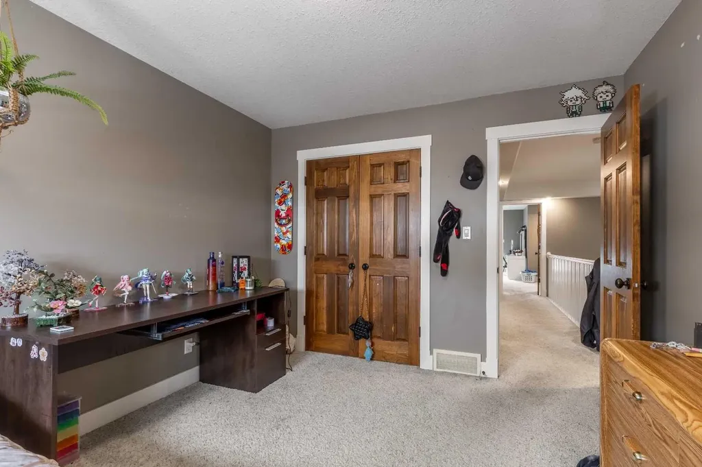 369 Canyon Boulevard W Lethbridge AB T1K 6V2