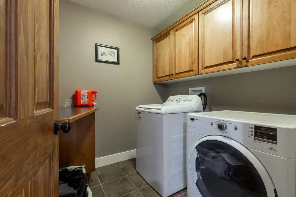 369 Canyon Boulevard W Lethbridge AB T1K 6V2