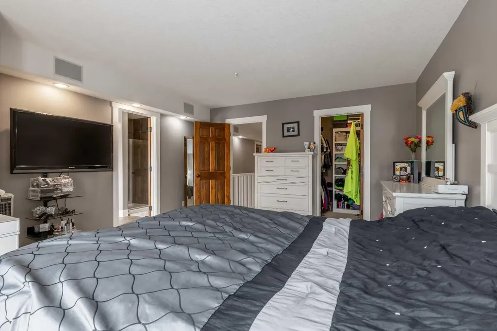 369 Canyon Boulevard W Lethbridge AB T1K 6V2