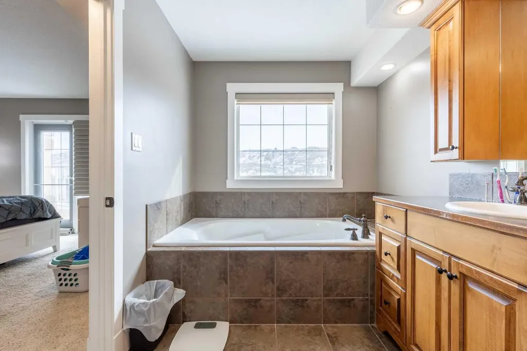 369 Canyon Boulevard W Lethbridge AB T1K 6V2