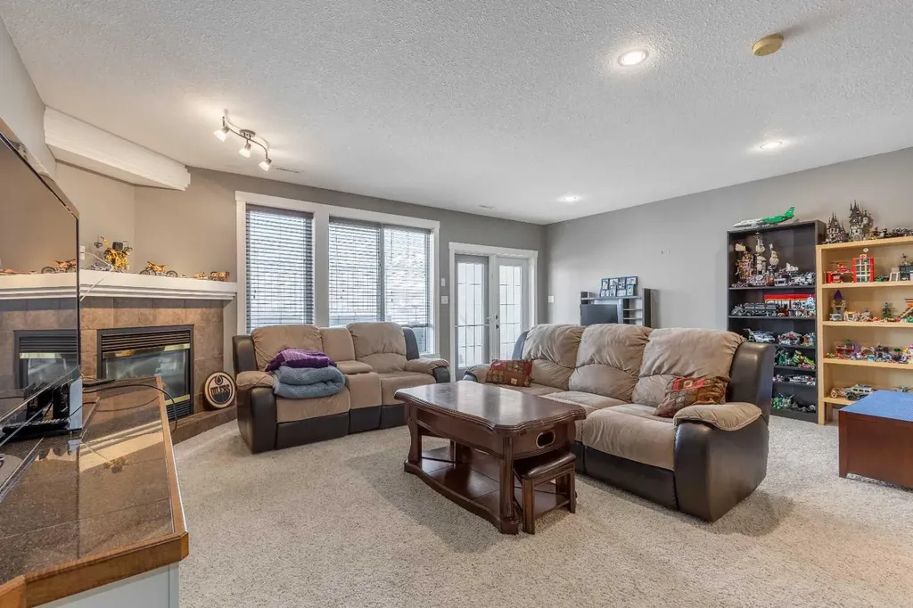 369 Canyon Boulevard W Lethbridge AB T1K 6V2