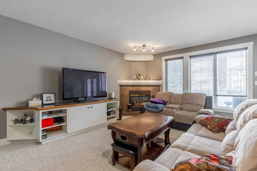 369 Canyon Boulevard W Lethbridge AB T1K 6V2