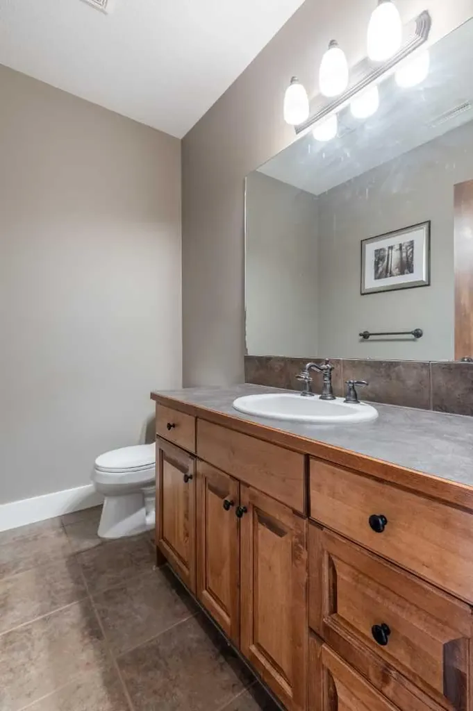 369 Canyon Boulevard W Lethbridge AB T1K 6V2