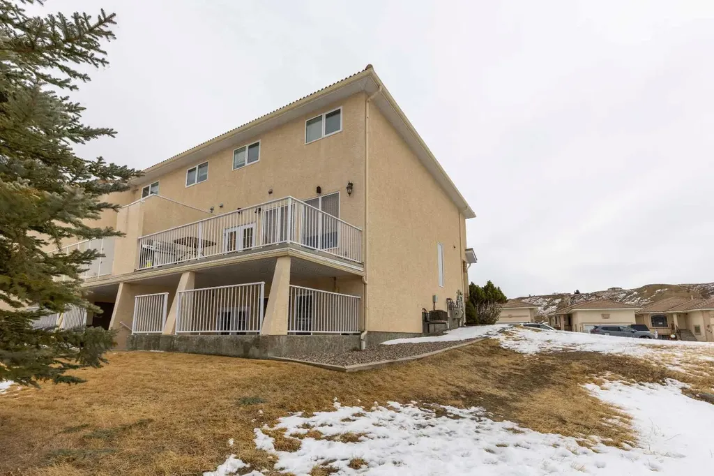 369 Canyon Boulevard W Lethbridge AB T1K 6V2