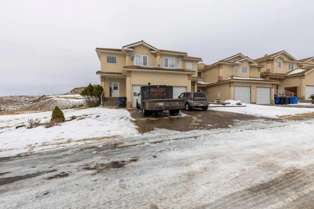 369 Canyon Boulevard W Lethbridge AB T1K 6V2