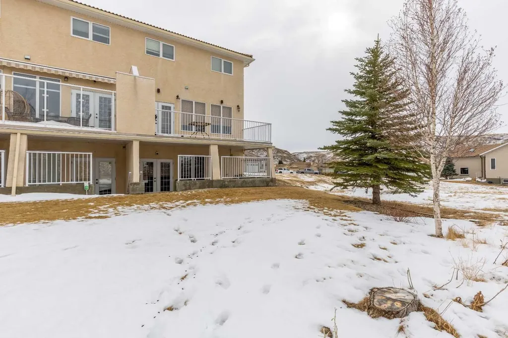 369 Canyon Boulevard W Lethbridge AB T1K 6V2