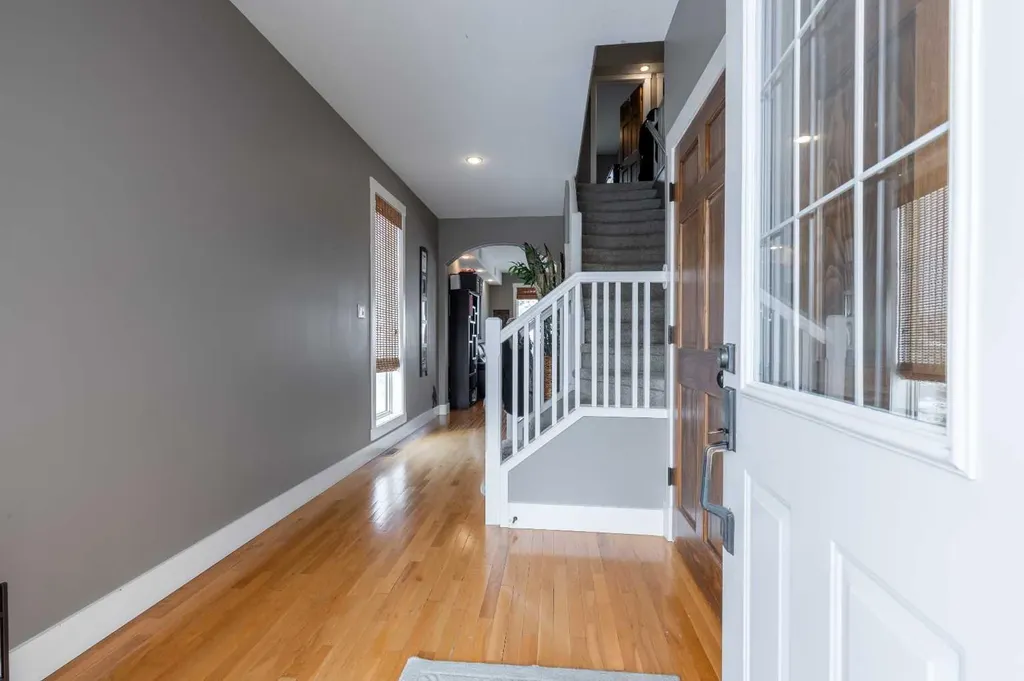 369 Canyon Boulevard W Lethbridge AB T1K 6V2
