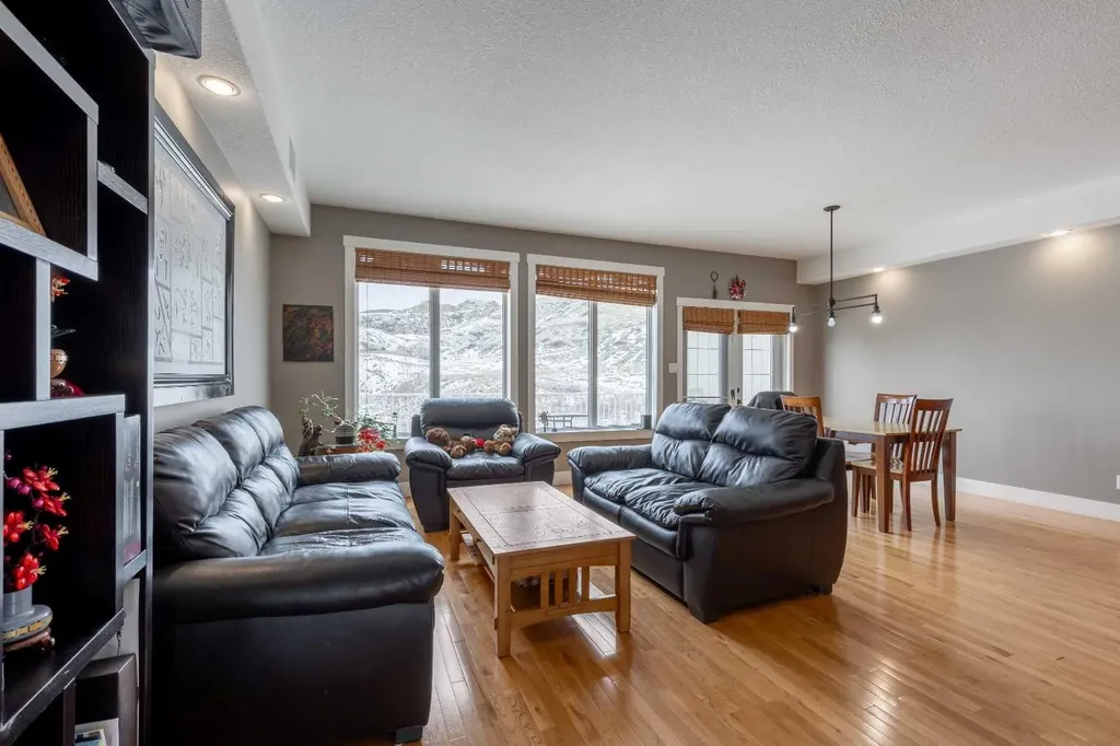 369 Canyon Boulevard W Lethbridge AB T1K 6V2