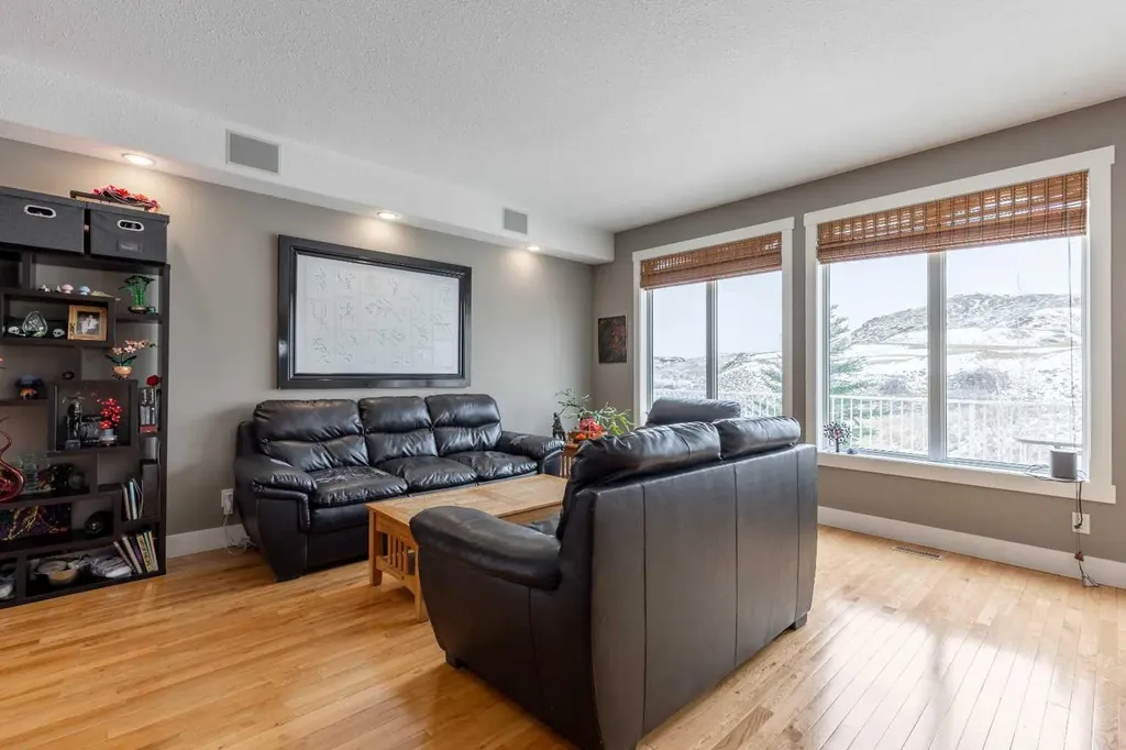 369 Canyon Boulevard W Lethbridge AB T1K 6V2