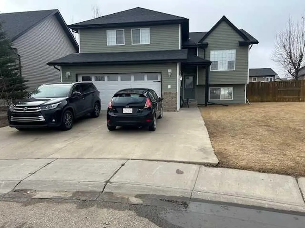 11 Upland Bay W Brooks AB T1R 1N1